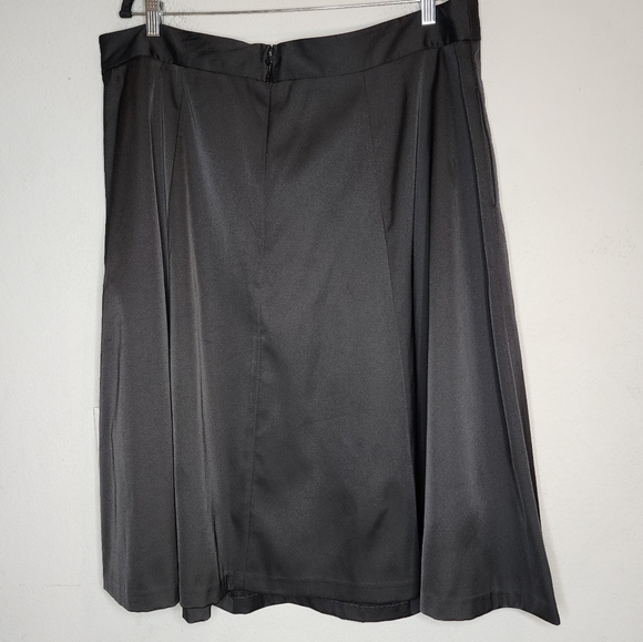NWT City Chic Black Satin Midi A-Line Pleat Skirt Size 20 - Picture 10 of 15